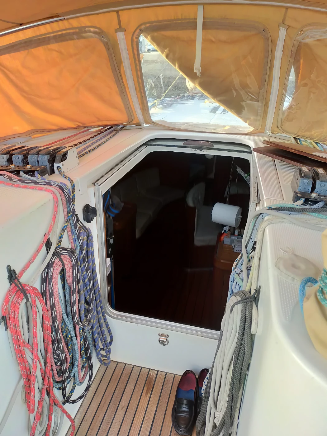 Beneteau First 47.7 (interior)