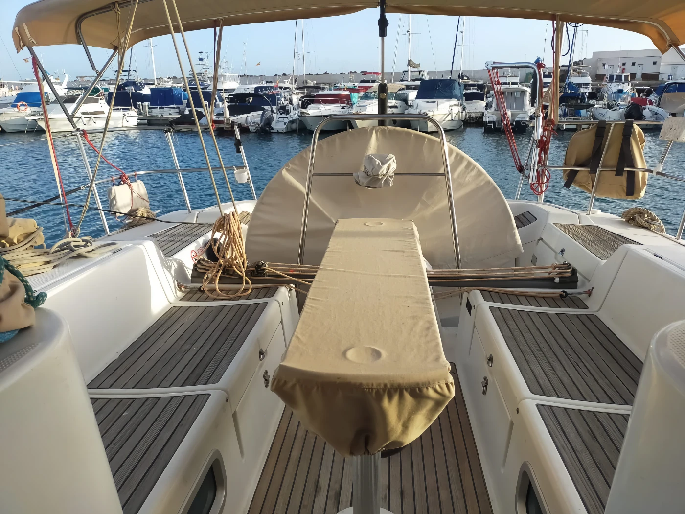Beneteau First 47.7 (interior)