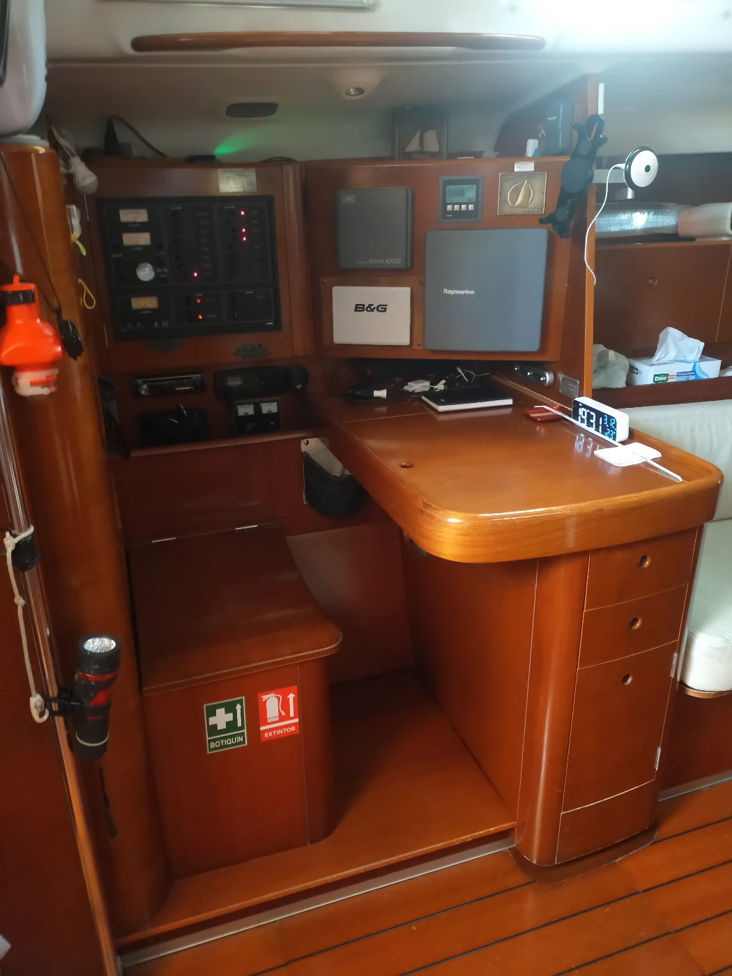 Beneteau First 47.7 (interior)