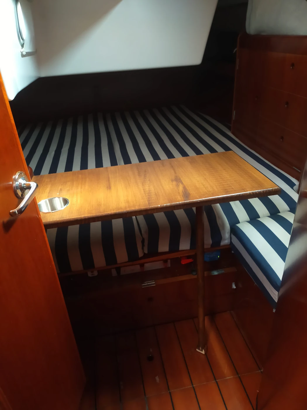 Beneteau First 47.7 (interior)