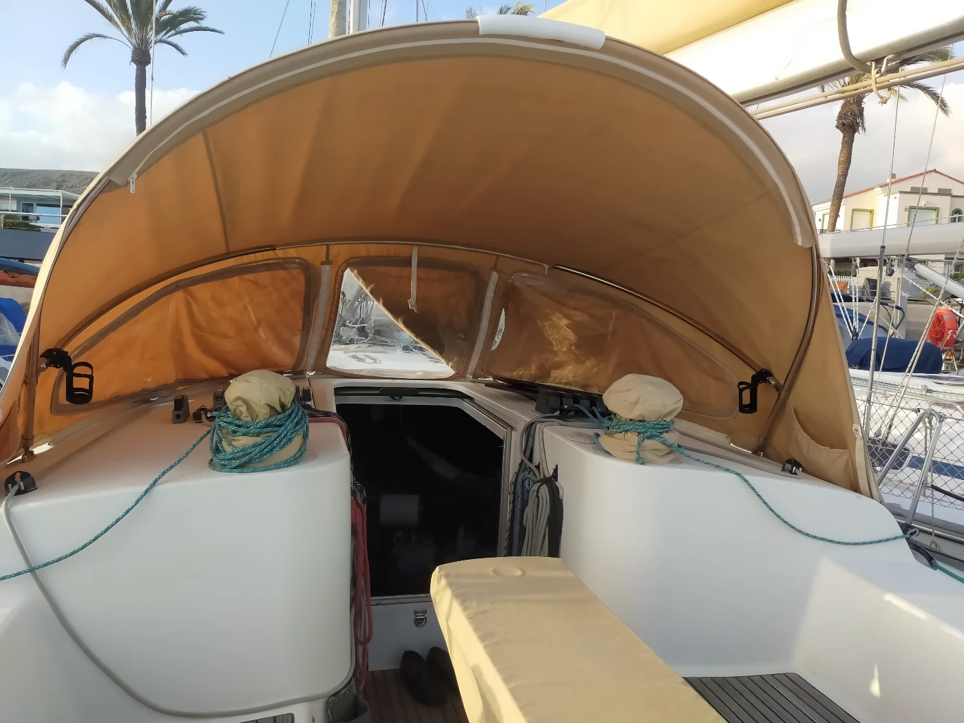 Beneteau First 47.7 (interior)