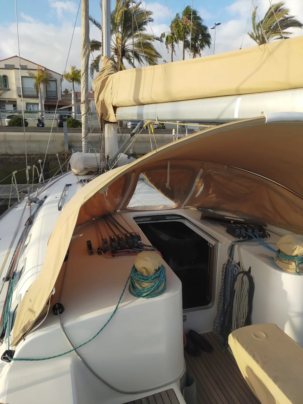 Beneteau First 47.7 (interior)